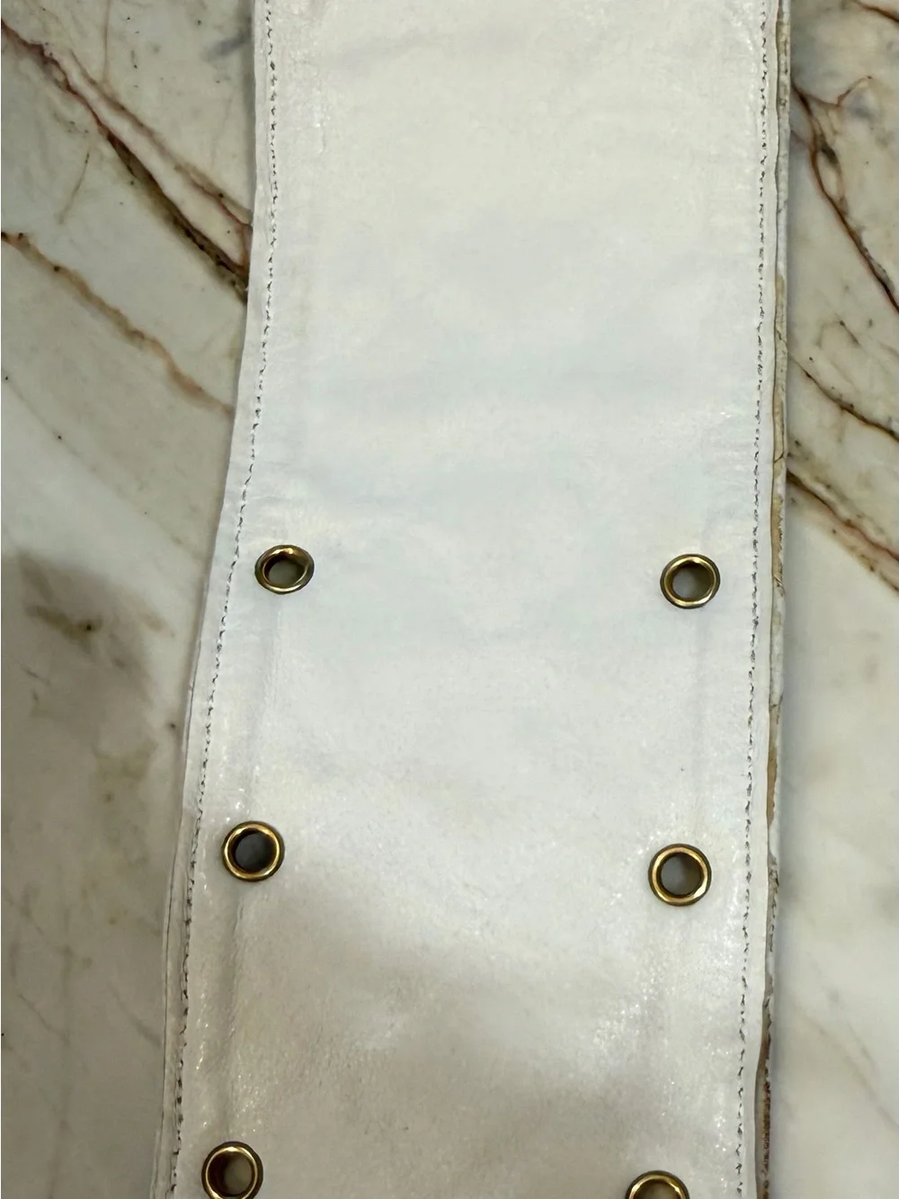 CHANEL White Quilted Leather Waist Belt with Gold CC Plaque